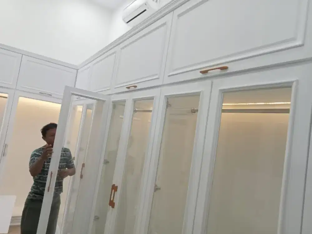 Lemari pakaian cat duco