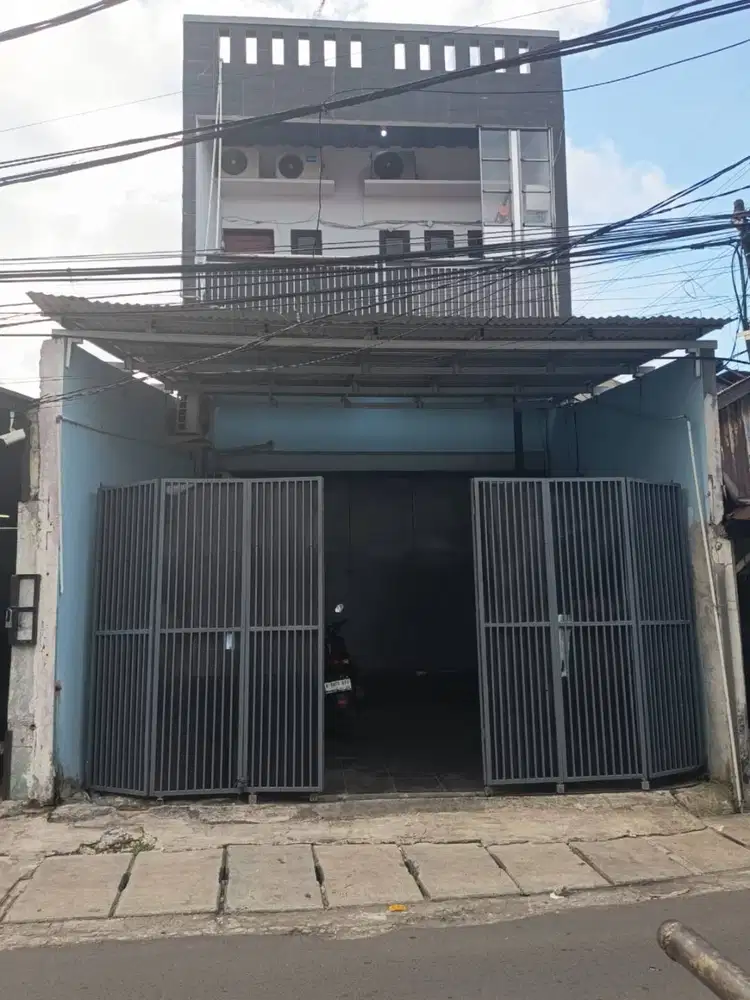 Ruko Strategis 2 Lantai + Rooftop, Pinggir Jalan - Siap Usaha