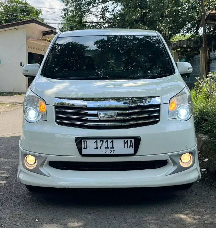 Toyota NAV 1 V LIMITED 2.0 AT 2013 LowKM 107rb ISTIMEWA BANDUNG