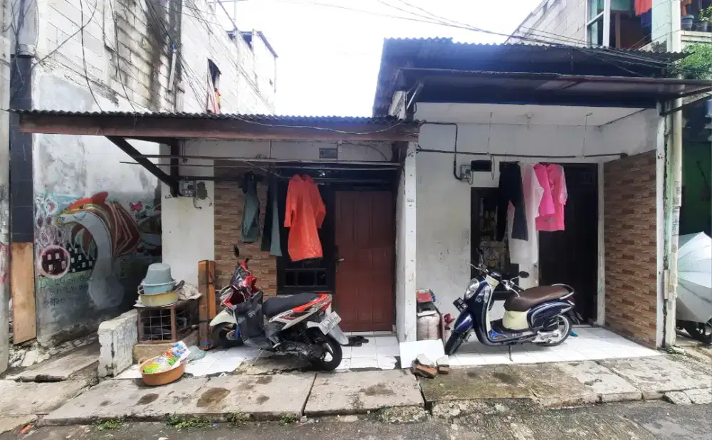 RUMAH KONTRAKAN 2 PINTU  AKSES MOBIL MASUK