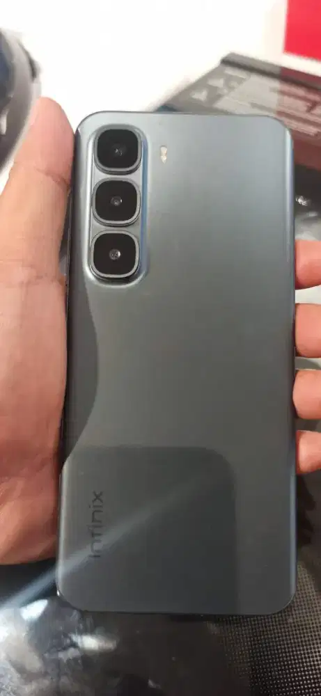 infinix hot 60pro plus 8/256 like new