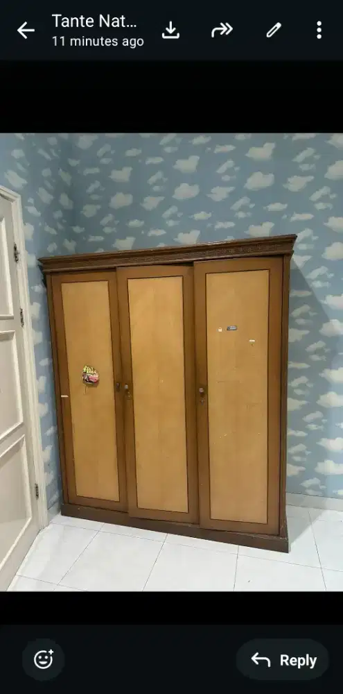 Jual lemari jati 3 pintu  kondisi layak pakai