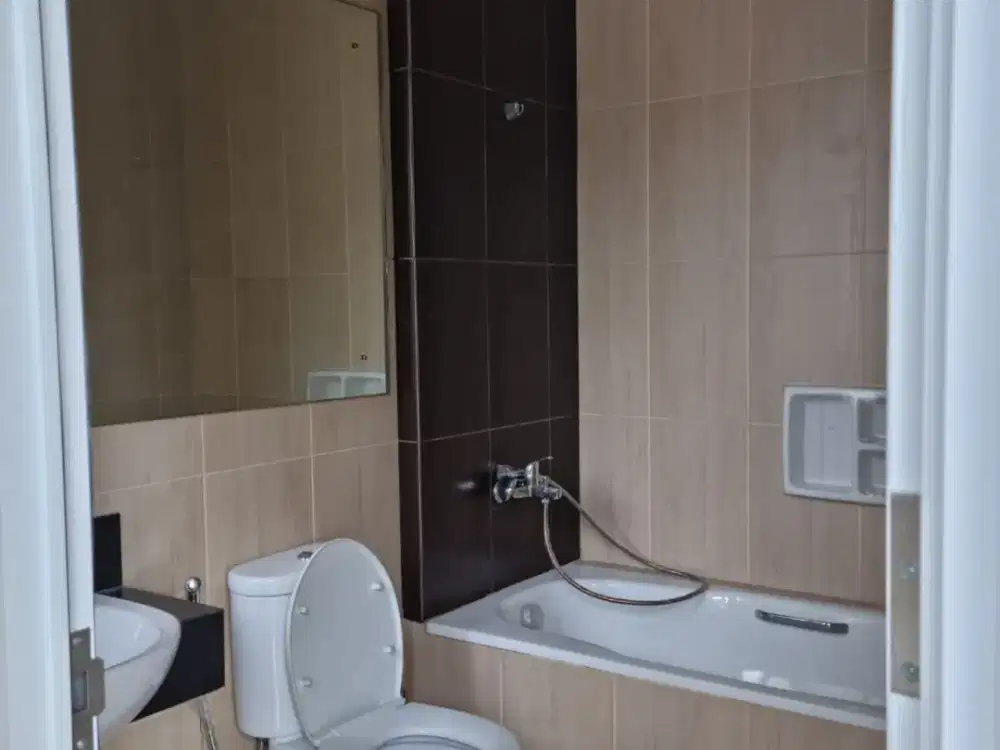 Disewakan Rumah. Bagus dan siap huni.  Cluster Acacia Summarecon Bekasi.