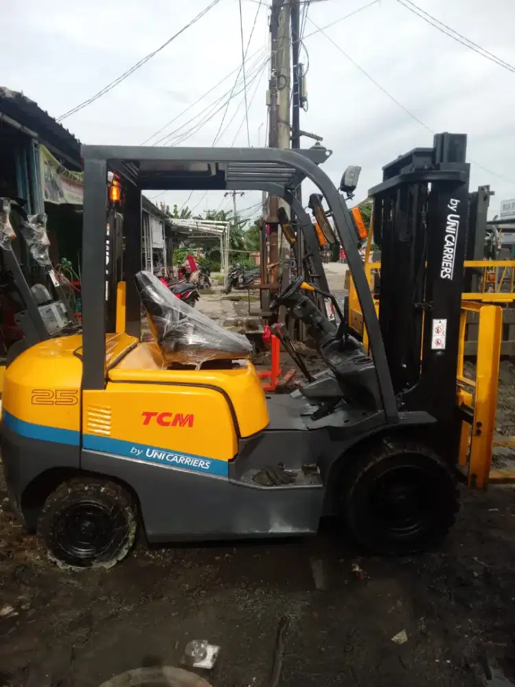 Forklift TCM 2,5 Ton,Tiang 3 Meter,Manual,Mesin Isuzu C240,Tahun 2017