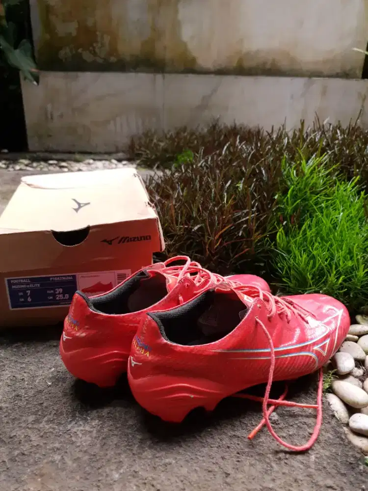 Sepatu bola mizuno alpha elite