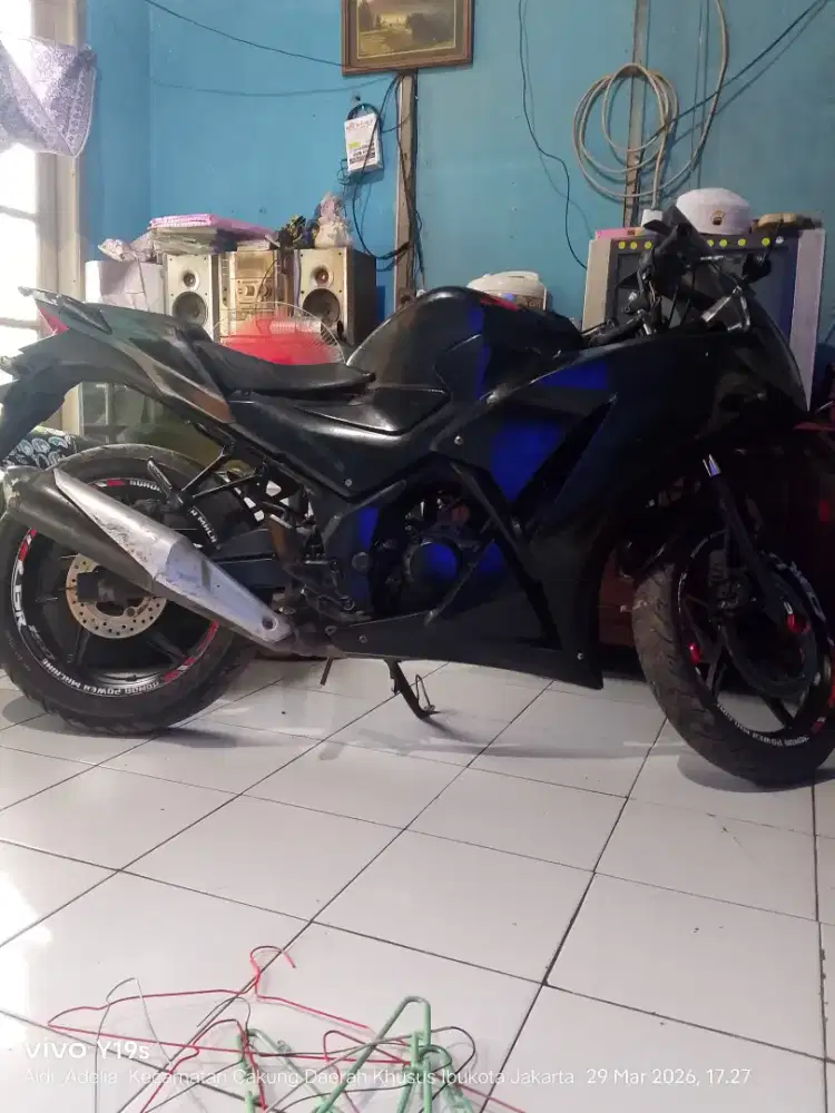 Motor cbr 150r ss lengkap