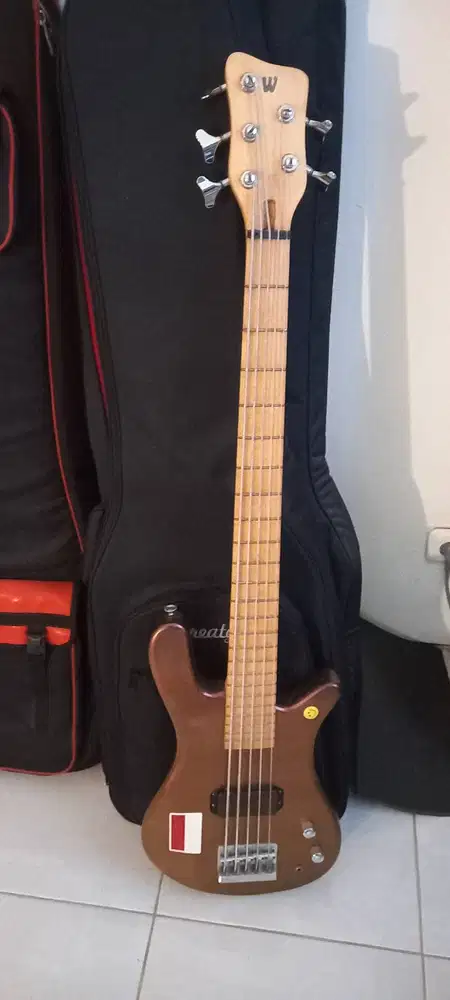 Dijual Bass 5 Senar Passive Warwick Body ORI, neck custom (tuner ORI)