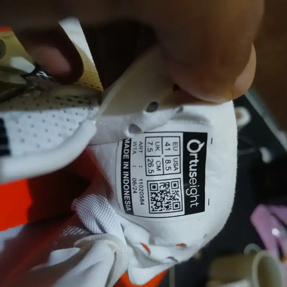 Sepatu futsal ortus quadra un