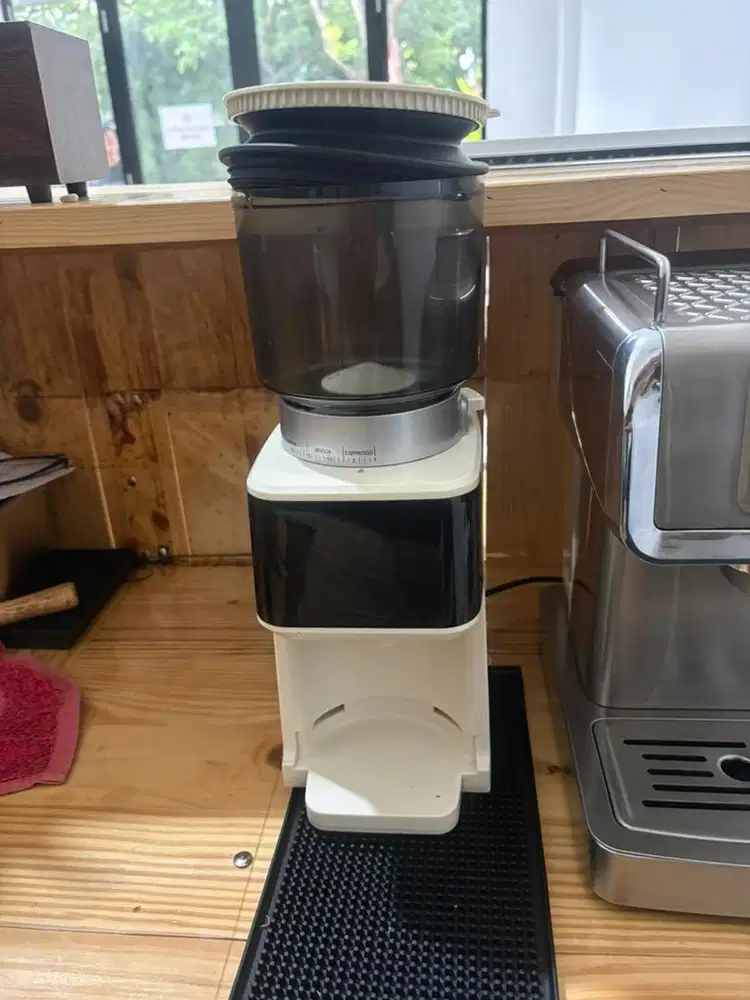 Mesin kopi dan grinder cafeler