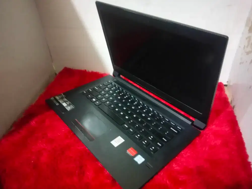 JUAL CEPAT\ LENOVO V310/CORE I3 6006U/RAM4/hdd 320gb/VGA Radeon m330
