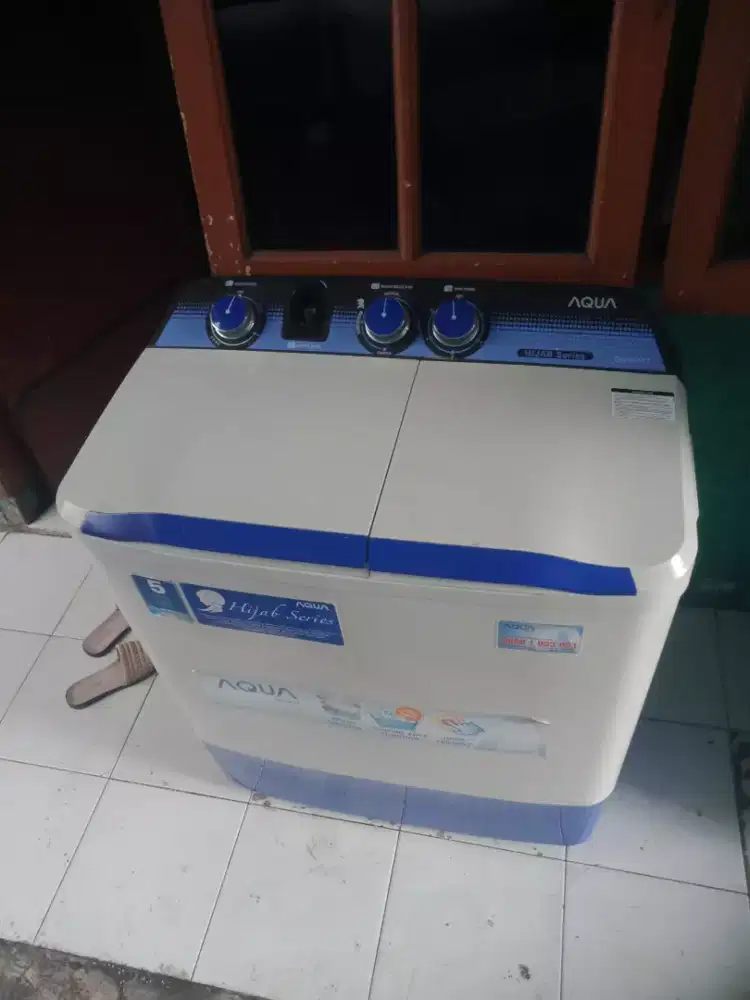 Mesin cuci 2 tabung aqua