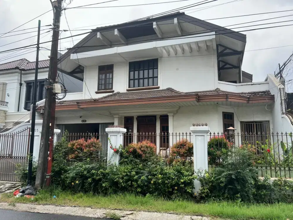 Ton - Dijual Rumah Kebon Jeruk 5 Kamar Semi Furnish