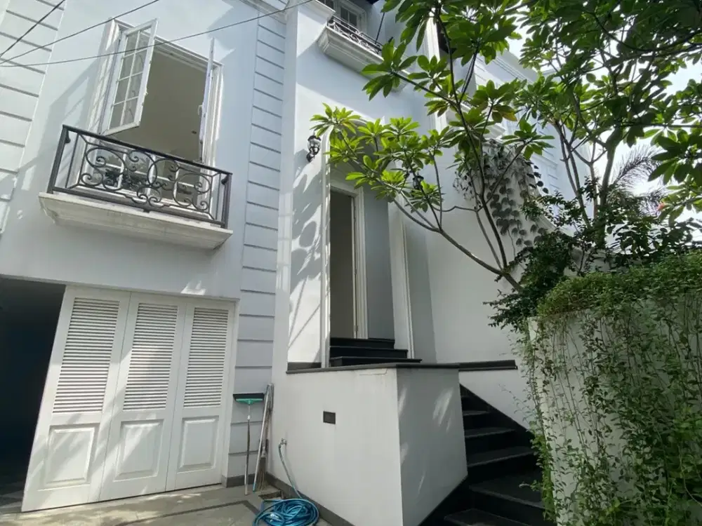Disewakan Rumah jl gaharu  Jakarta selatan