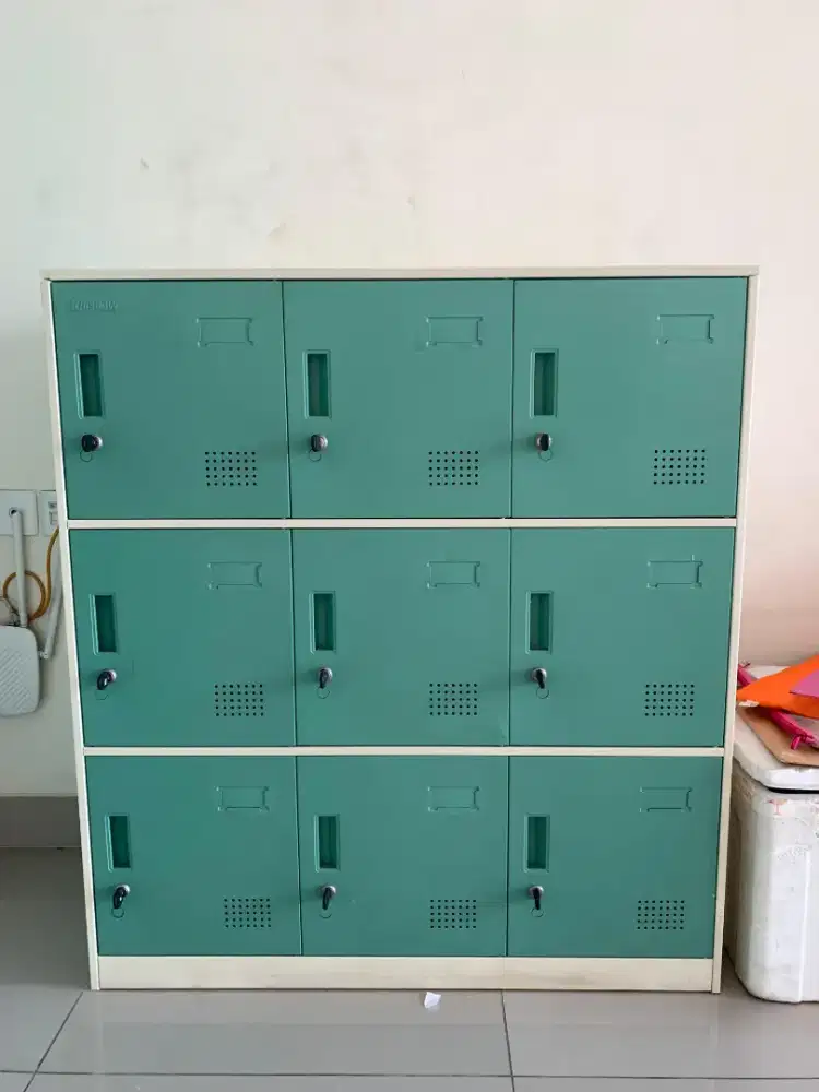 Loker penyimpanan barang