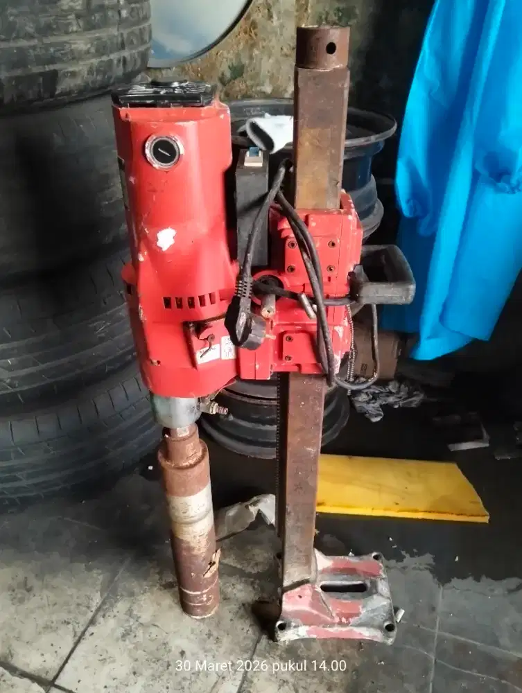 Mesin bor coring/diamond core drill