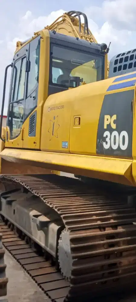 EXCAVATOR 2017 ALAT BERAT KOMATSU PC300-8MO