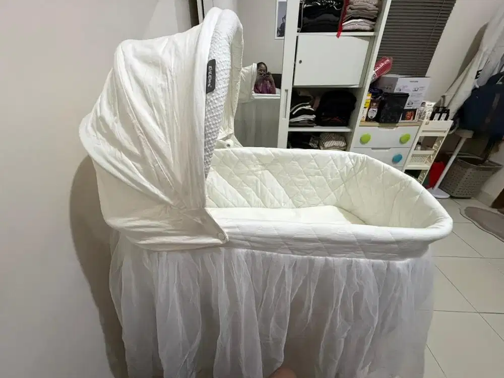tempat tidur bayi