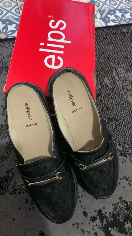 Women flat sepatu sendal