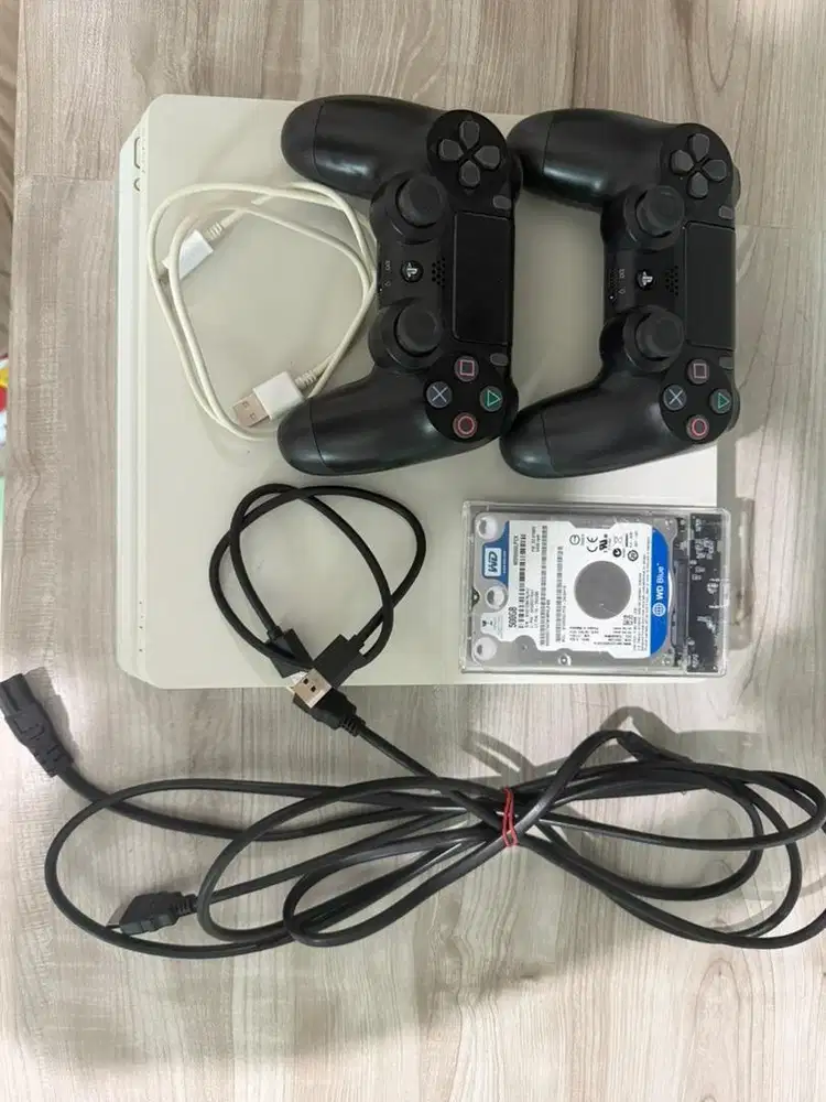 Dijual PS4 pemakaian pribadi!