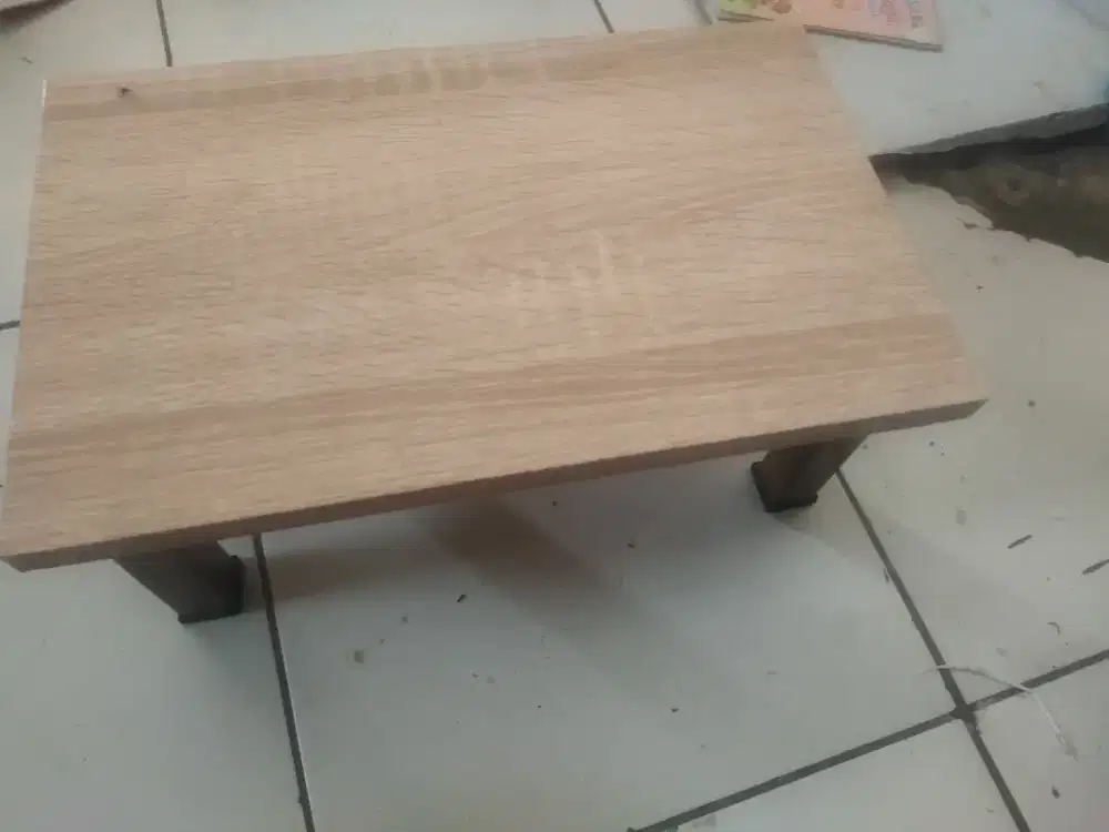 Meja mini buat belajar