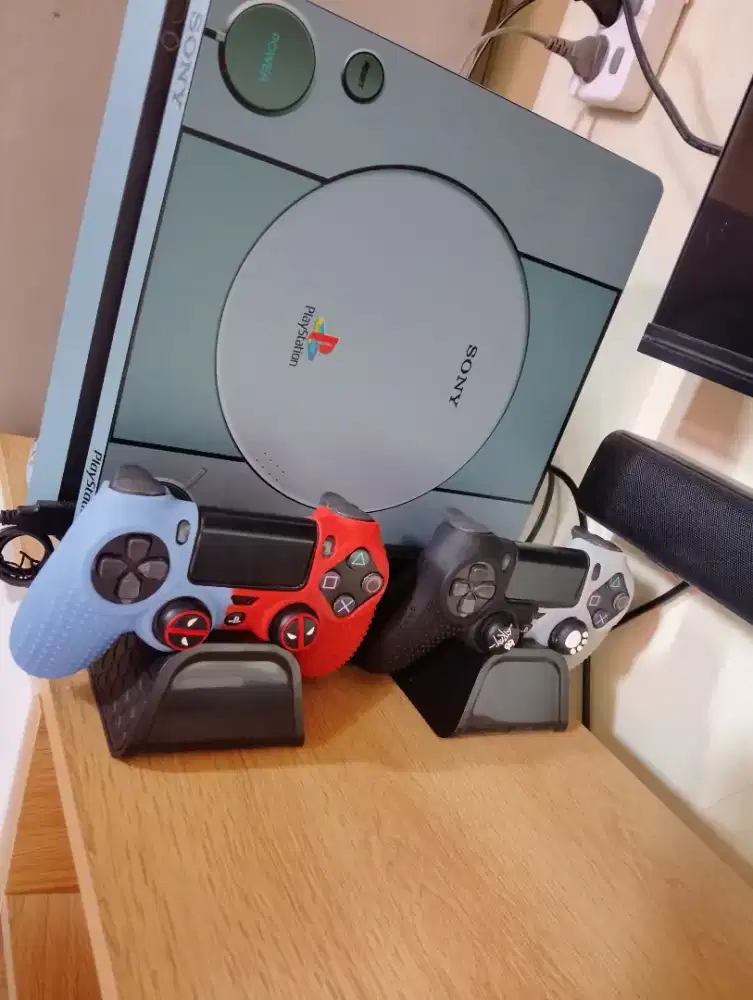 Ps 4 slim 1 tb kondisi lengkap