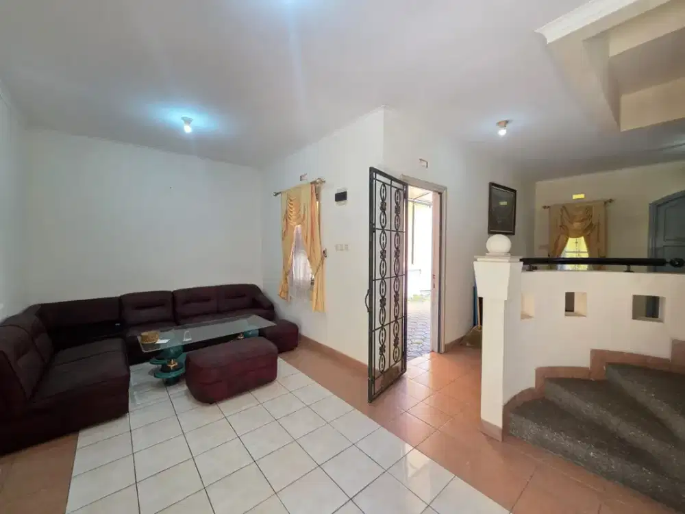 RUMAH ASRI LUAS NYAMAN TERAWAT 2 LANTAI SIAP HUNI DI GEGERKALONG BANDUNG