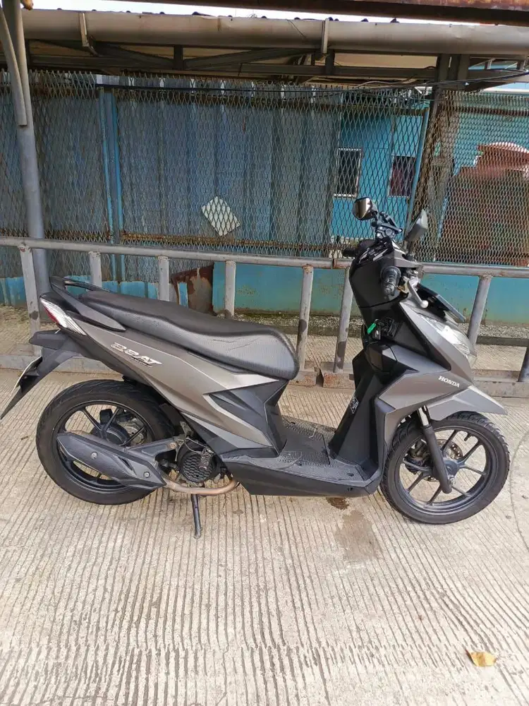 Jual Honda Beat Deluxe 2023 Silver Doff - Mulus Pajak Hidup