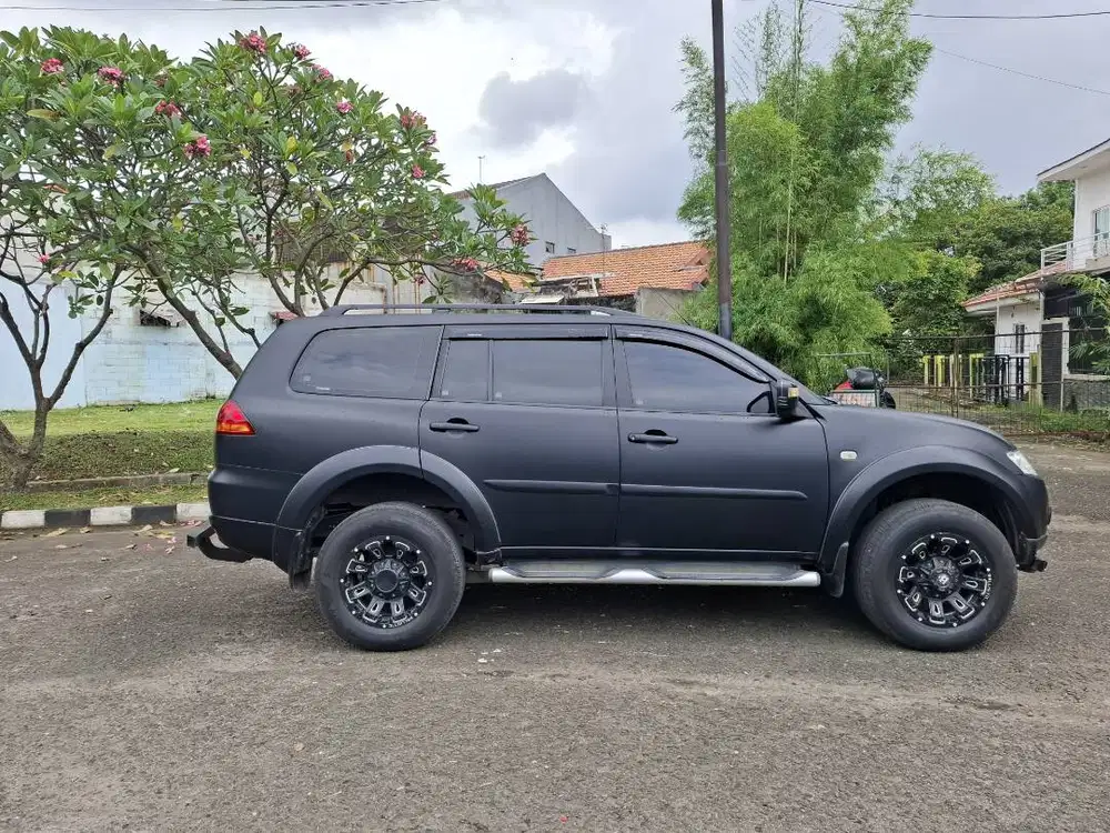 PAJERO DIESEL MATIC 2009 KEREN GAGAH HITAM