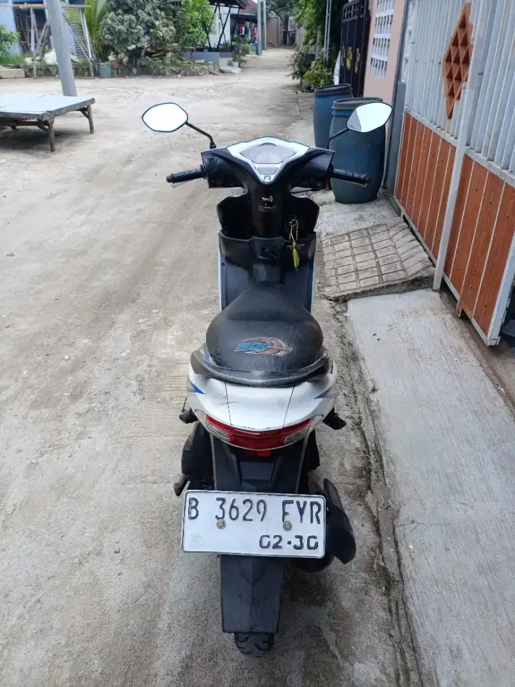 Honda Vario Tahun 2015 injeksi
Ss lengkap bpkb,stnk,faktur Komplit