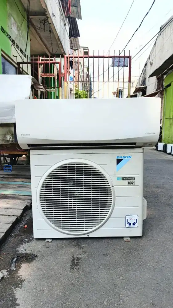 AC Daikin Inverter 1,5 PK R 32 second + pasang