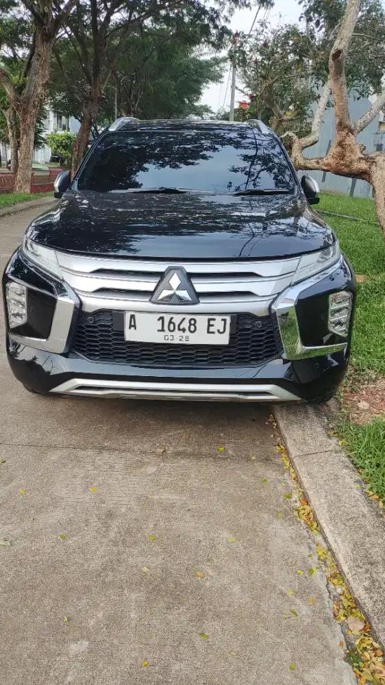 Pajero Sport dakar 4x2 hitam tangan pertama