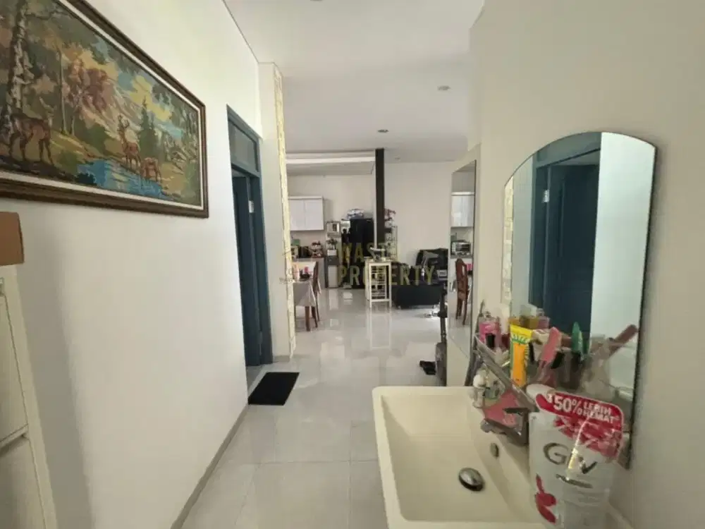 RUMAH MEWAH 2 LANTAI  CARPORT LUAS FULL FURNISHED AKSES STRATEGIS