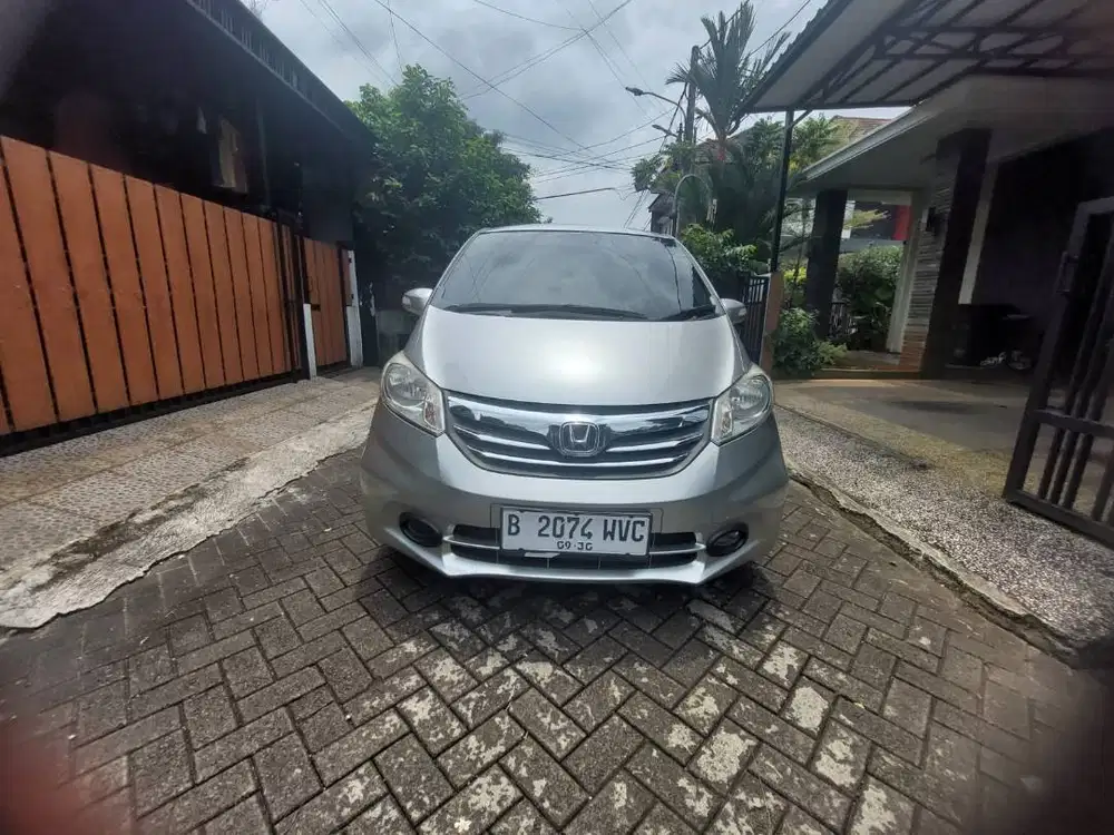 Dijual Honda Freed 2012/2013 tipe tertinggi