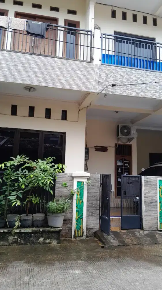 Di jual Rumah Besar dekat Graha Bintaro