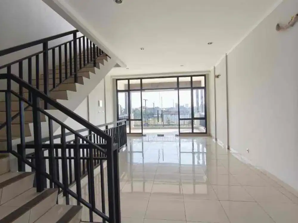 Disewakan Ruko 3 Lantai Baru Siap Pakai Akses Mudah Parkir Luas Cocok Untuk Retail, F&B, Kantor Lokasi Ramai di Summarecon Crown Gading Bekasi