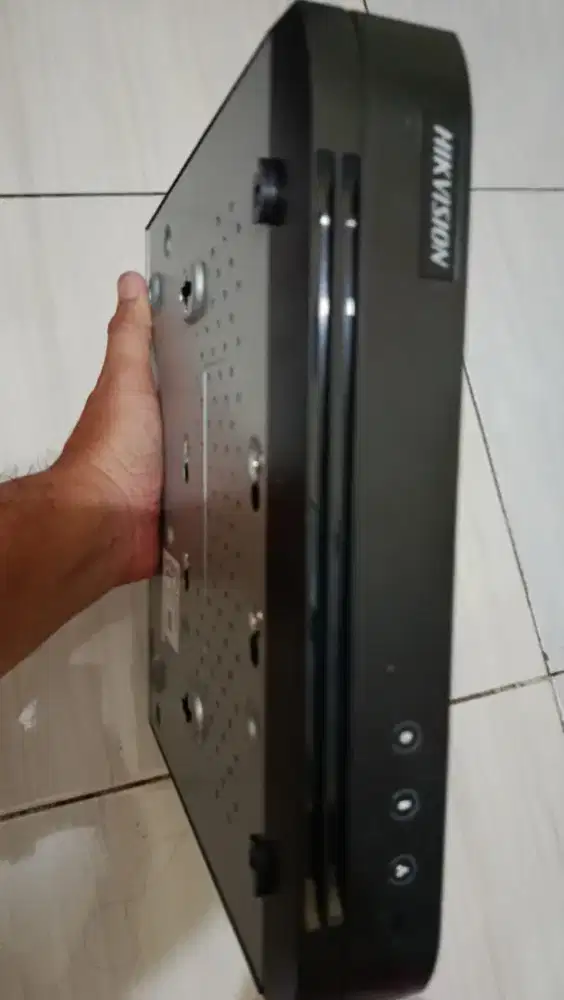 dvr hikvision 8ch 7208hqhi-k1/e (s) bekas masih bagus