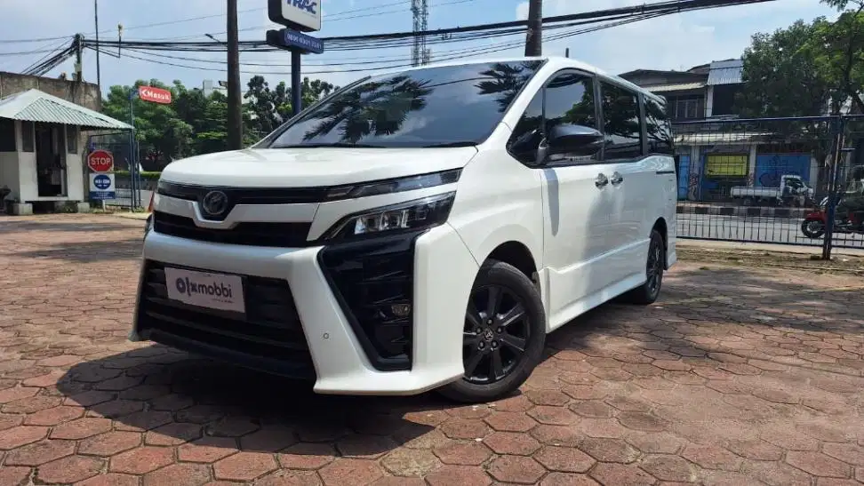 DP MURAH Toyota Voxy 2.0 Bensin-AT 2020 Putih CUBDD