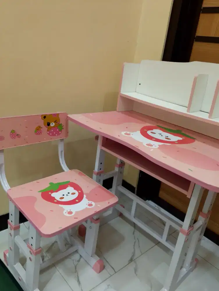 Meja belajar anak