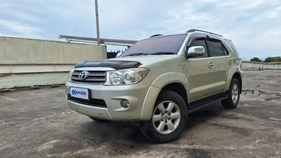 DP RENDAH Toyota Fortuner 2.7 G Bensin-AT 2011 CLQ