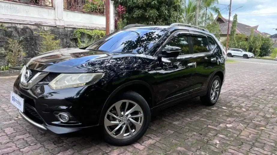 Low KM Nissan X-Trail 2.5 Bensin-AT 2015 KTNM