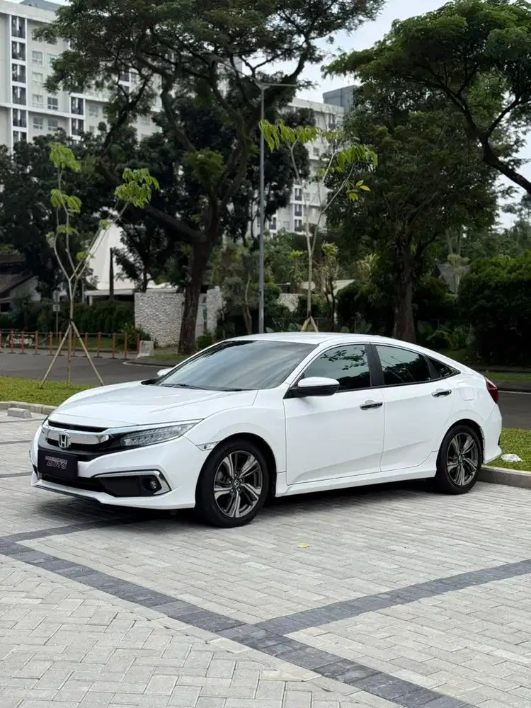Mint condition! Honda Civic Es Sedan Turbo Nik 2019 Non Hatchback HB
