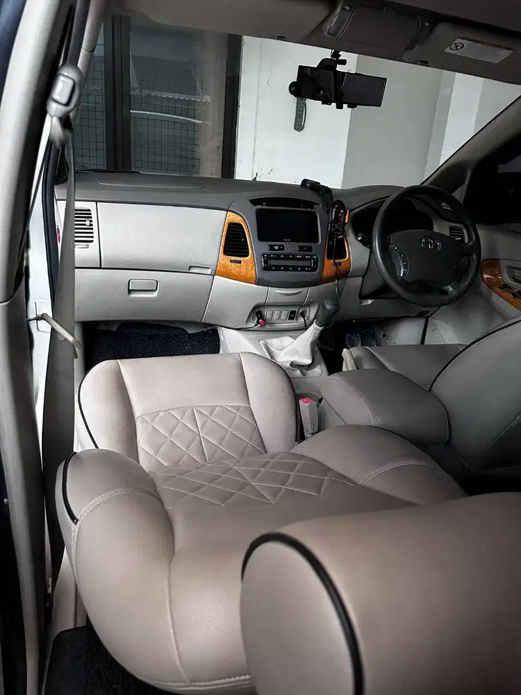 KIJANG INNOVA V LUXURY 2.0 MT