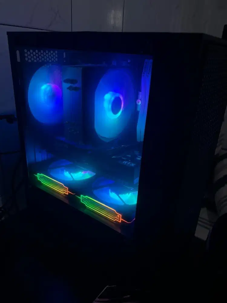 PC Ryzen 7 RTX 5050 Dan Monitor Asus TUF Gaming VG249QM5A 240HZ