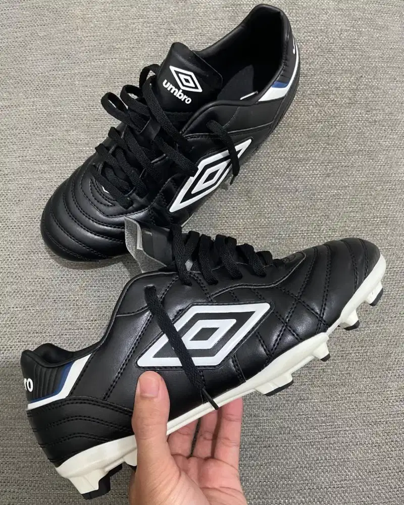 Sepatu Bola Umbro