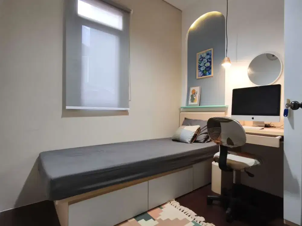 Kost + Garasi Mobil, AC, Free Wi-Fi Waterheater. Fully Furnished, di Jakarta Barat