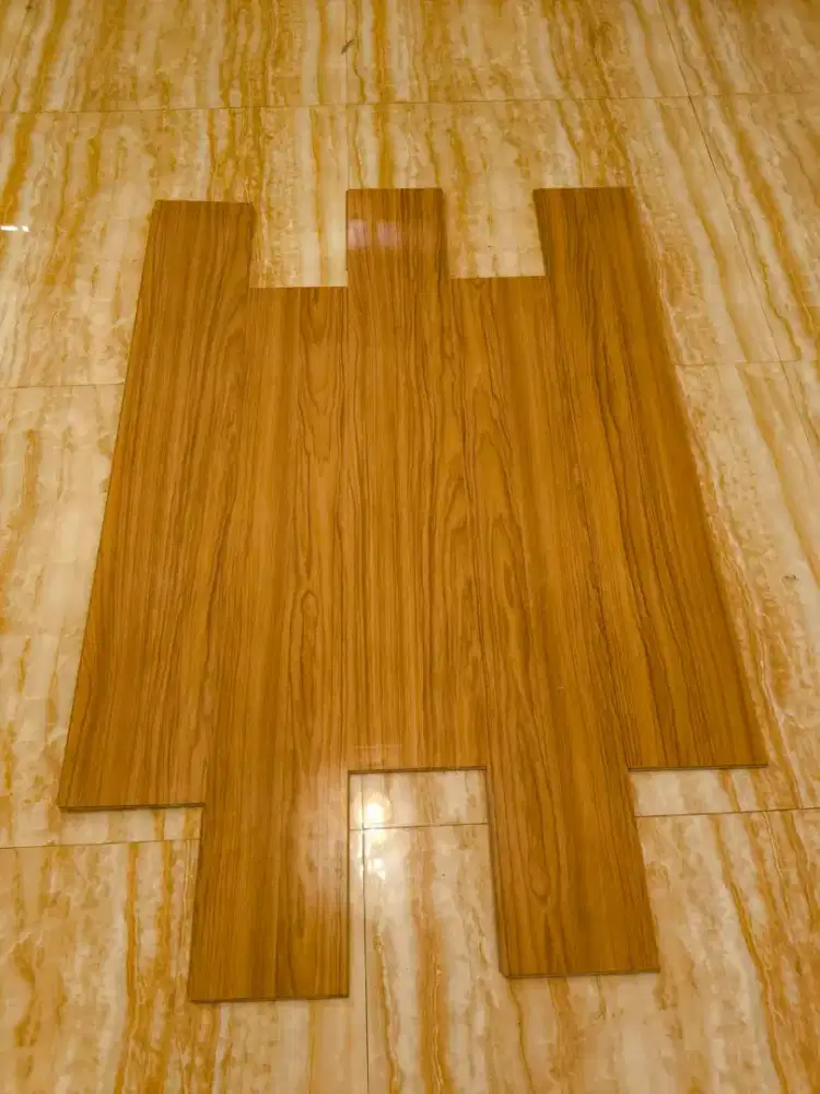 Parkit lantai bekas hotel