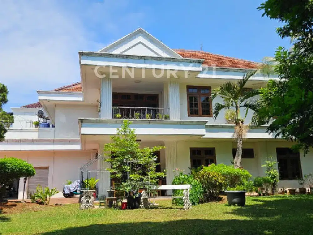 Dijual Rumah Dengan Halaman Cukup Luas Di Jakarta Selatan