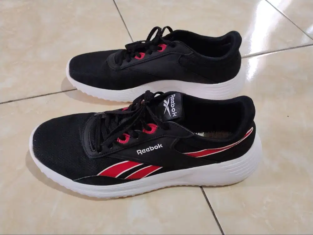 Sepatu Running Rebok Lite 4