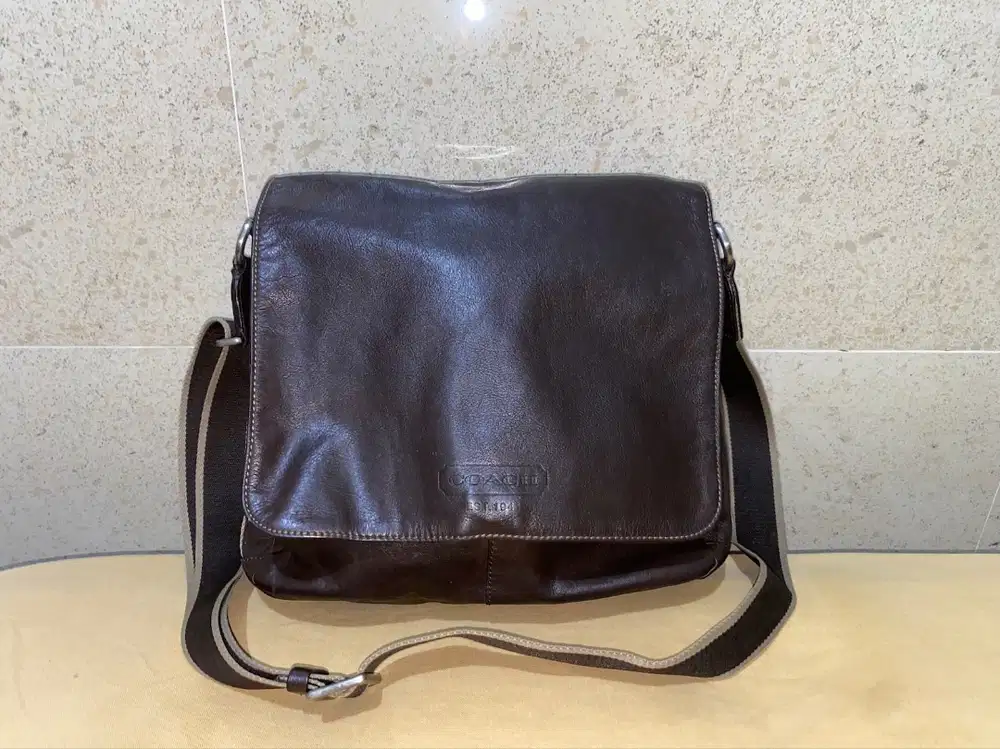tas sling bag selempang brand Coach original kulit leather coklat brwn