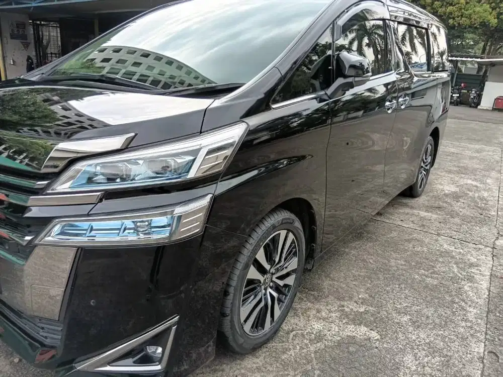 Toyota Vellfire 2 5 G AT Hitam 2020